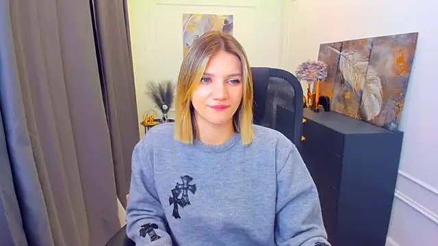 SelenaeMoore online show from 04-09-26, 06:19