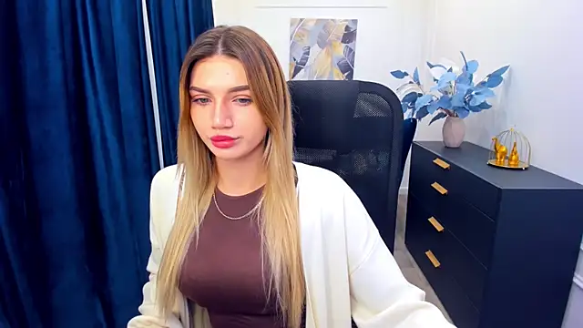 SelenaeMoore online show from 09-18-25, 03:42