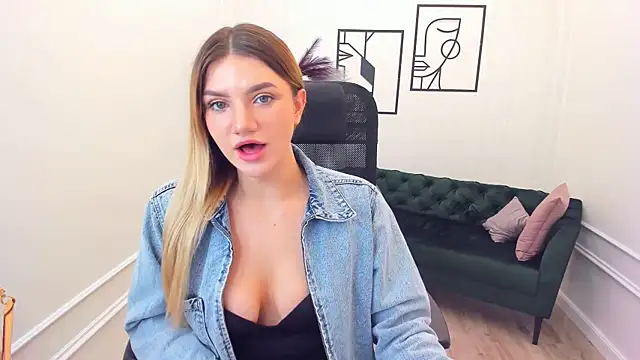 SelenaeMoore online show from 10-12-25, 08:10