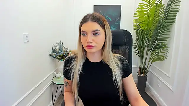 SelenaeMoore online show from 10-05-25, 07:48