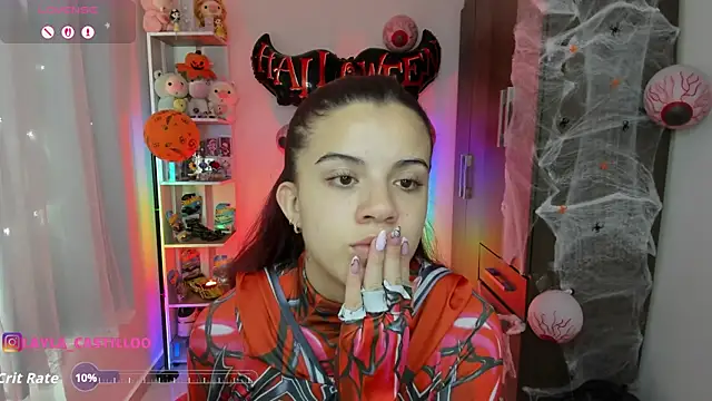 Snapshot of Layla_castilloo chatting on 10-14-25, 01:56 Layla castilloo online show from 10-14-25, 01:56