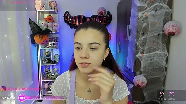 Snapshot of Layla_castilloo chatting on 10-22-25, 01:32 Layla castilloo online show from 10-22-25, 01:32
