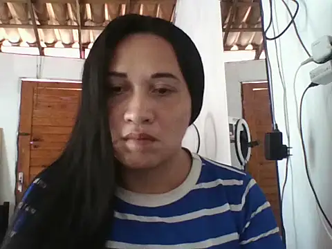 Snapshot of iaradias chatting on 10-27-25, 12:28 iaradias online show from 10-27-25, 12:28