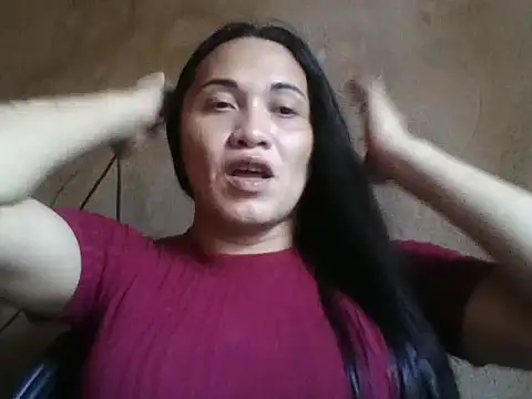 Snapshot of iaradias chatting on 10-18-25, 06:43 iaradias online show from 10-18-25, 06:43