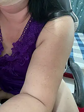 Snapshot of NDith chatting on 07-21-26, 10:49 NDith online show from 07-21-26, 10:49