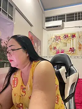 Snapshot of NDith chatting on 06-10-26, 01:34 NDith online show from 06-10-26, 01:34
