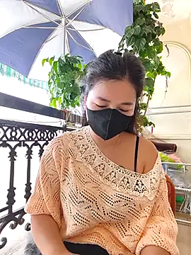 lyna bl online show from 10-17-25, 02:04