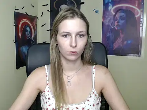 Snapshot of StrangerGi chatting on 07-12-26, 11:55 StrangerGi online show from 07-12-26, 11:55