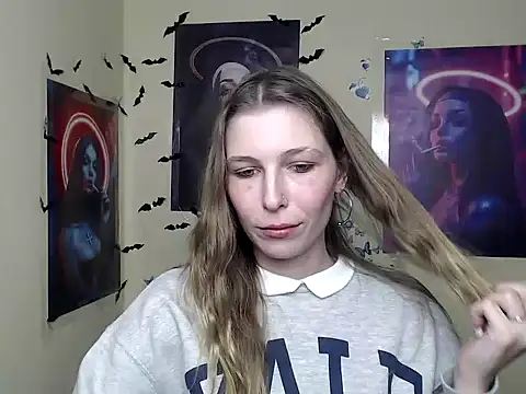 Snapshot of StrangerGi chatting on 03-18-25, 03:44 StrangerGi online show from 03-18-25, 03:44