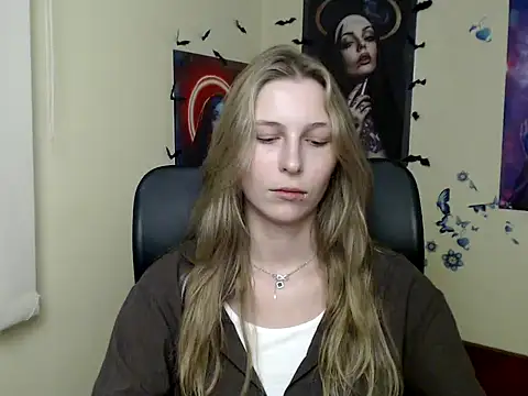 Snapshot of StrangerGi chatting on 06-15-26, 12:05 StrangerGi online show from 06-15-26, 12:05