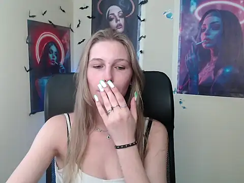 Snapshot of StrangerGi chatting on 05-11-26, 02:45 StrangerGi online show from 05-11-26, 02:45