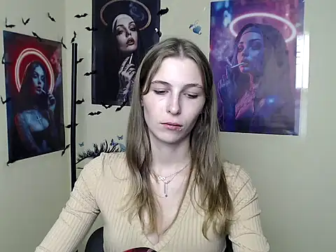 Snapshot of StrangerGi chatting on 10-11-25, 05:19 StrangerGi online show from 10-11-25, 05:19