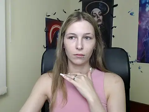 Snapshot of StrangerGi chatting on 06-17-26, 06:13 StrangerGi online show from 06-17-26, 06:13