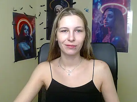 Snapshot of StrangerGi chatting on 05-28-26, 06:21 StrangerGi online show from 05-28-26, 06:21