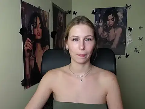 Snapshot of StrangerGi chatting on 07-17-26, 11:40 StrangerGi online show from 07-17-26, 11:40