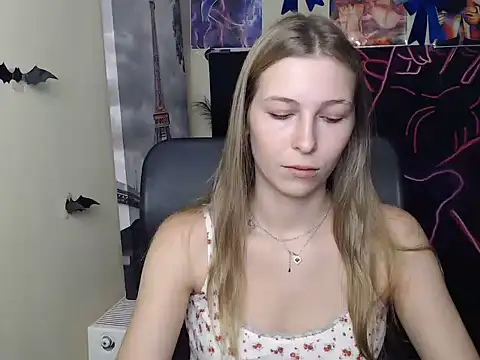 Snapshot of StrangerGi chatting on 07-18-26, 05:49 StrangerGi online show from 07-18-26, 05:49