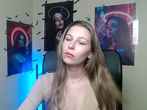 Snapshot of StrangerGi chatting on 05-17-26, 06:13 StrangerGi online show from 05-17-26, 06:13