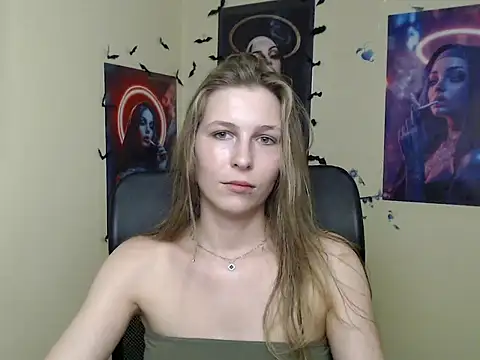 Snapshot of StrangerGi chatting on 06-11-26, 08:06 StrangerGi online show from 06-11-26, 08:06