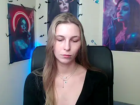 Snapshot of StrangerGi chatting on 04-28-26, 12:09 StrangerGi online show from 04-28-26, 12:09