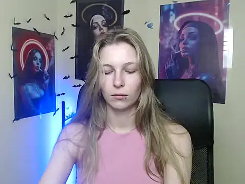 Snapshot of StrangerGi chatting on 05-19-26, 05:47 StrangerGi online show from 05-19-26, 05:47