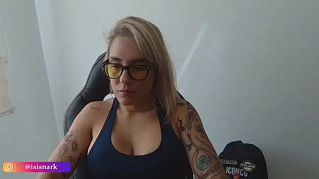 Snapshot of Isis69_ chatting on 02-12-26, 03:01 Isis69 online show from 02-12-26, 03:01