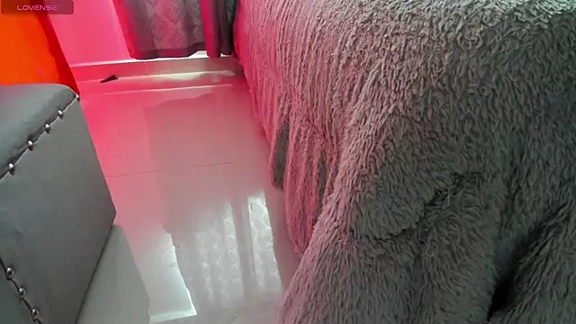 Nina Fuentes online show from 07-19-26, 04:59
