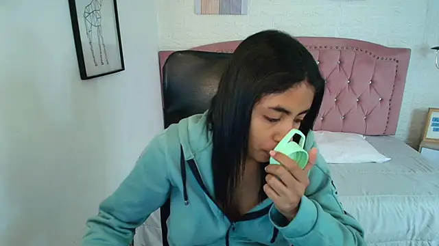 shaneelle online show from 12-17-25, 03:11