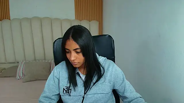 Snapshot of shaneelle chatting on 02-19-26, 03:03 shaneelle online show from 02-19-26, 03:03