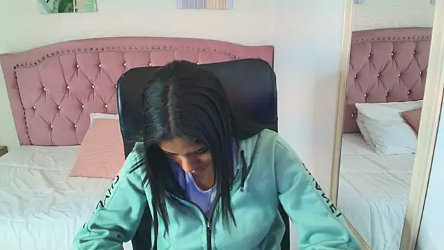 shaneelle online show from 09-09-25, 03:05