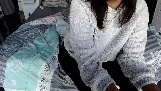 lynagreen01 online show from 10-13-25, 09:33