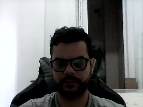Snapshot of HornyBeachBoyBR chatting on 06-27-26, 02:45 HornyBeachBoyBR online show from 06-27-26, 02:45