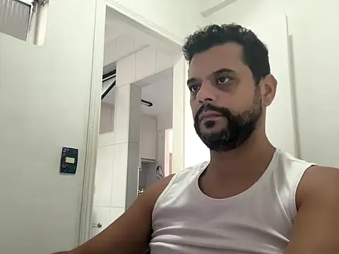 Snapshot of HornyBeachBoyBR chatting on 05-06-26, 01:37 HornyBeachBoyBR online show from 05-06-26, 01:37