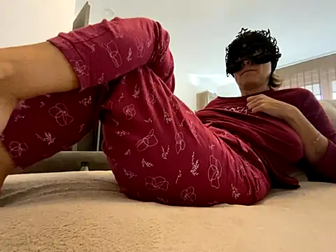 Marilou1983 online show from 11-12-25, 12:31