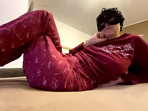 Marilou1983 online show from 11-17-25, 04:55