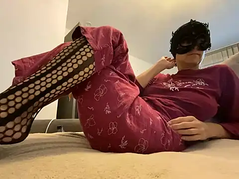 Marilou1983 online show from 06-09-26, 07:42