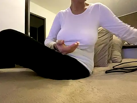 Marilou1983 online show from 12-05-25, 05:11