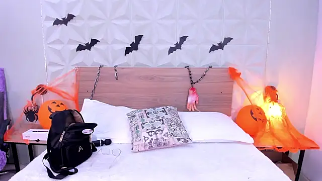 Stacey white  online show from 10-28-25, 08:19