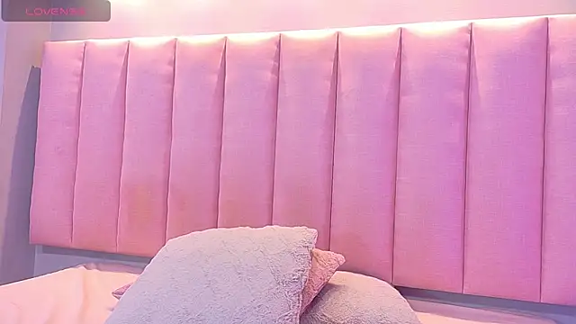 KeilyRoss online show from 11-28-25, 08:42