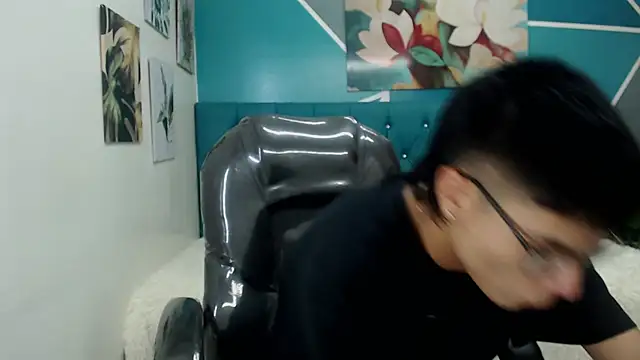 Snapshot of Noha_scott chatting on 02-20-25, 10:59 Noha scott online show from 02-20-25, 10:59