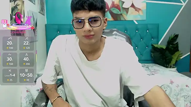 Snapshot of Noha_scott chatting on 10-15-25, 11:35 Noha scott online show from 10-15-25, 11:35