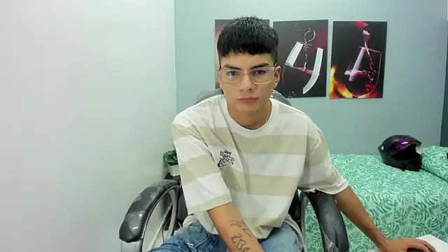 Snapshot of Noha_scott chatting on 02-26-25, 10:58 Noha scott online show from 02-26-25, 10:58