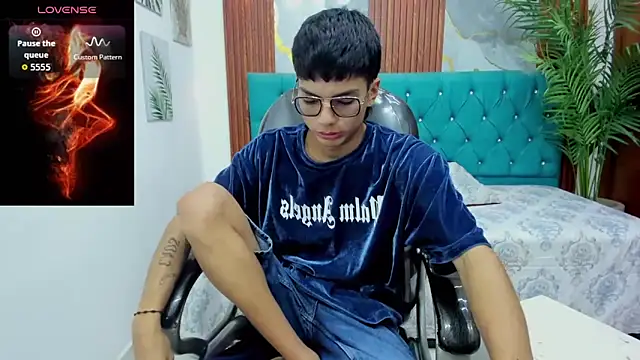 Snapshot of Noha_scott chatting on 02-27-26, 11:04 Noha scott online show from 02-27-26, 11:04