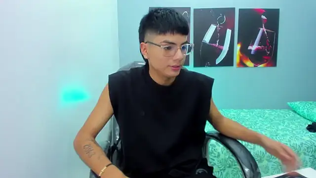 Snapshot of Noha_scott chatting on 02-23-25, 10:42 Noha scott online show from 02-23-25, 10:42