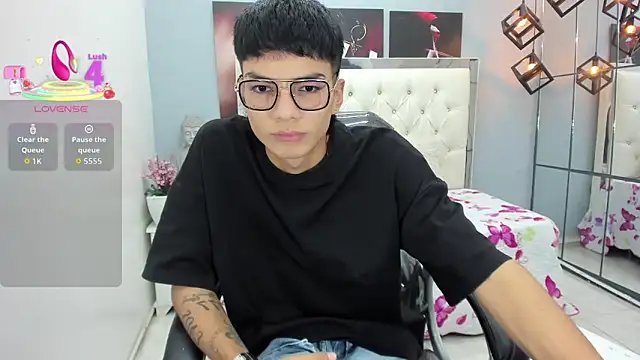 Snapshot of Noha_scott chatting on 09-27-25, 11:11 Noha scott online show from 09-27-25, 11:11