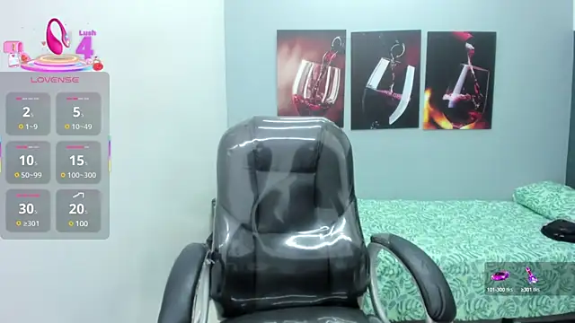 Snapshot of Noha_scott chatting on 03-08-25, 11:07 Noha scott online show from 03-08-25, 11:07