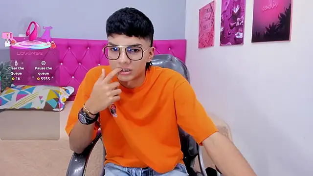 Snapshot of Noha_scott chatting on 10-11-25, 11:06 Noha scott online show from 10-11-25, 11:06