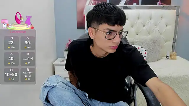 Snapshot of Noha_scott chatting on 04-25-26, 11:02 Noha scott online show from 04-25-26, 11:02