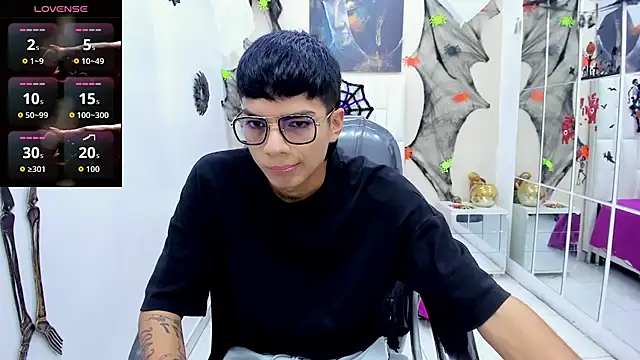 Snapshot of Noha_scott chatting on 10-23-25, 11:36 Noha scott online show from 10-23-25, 11:36