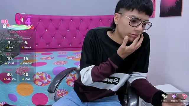 Snapshot of Noha_scott chatting on 09-17-25, 11:07 Noha scott online show from 09-17-25, 11:07