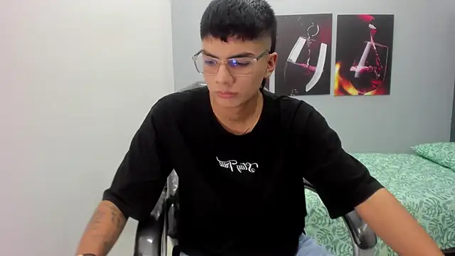 Snapshot of Noha_scott chatting on 02-21-25, 10:59 Noha scott online show from 02-21-25, 10:59